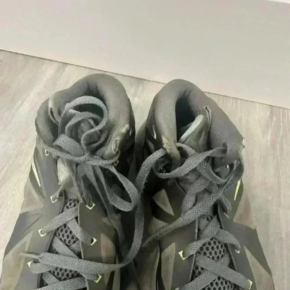 Nike Lebron Soldier 10 Youth Basketball Shoes Gray Yellow Size 6.5Y